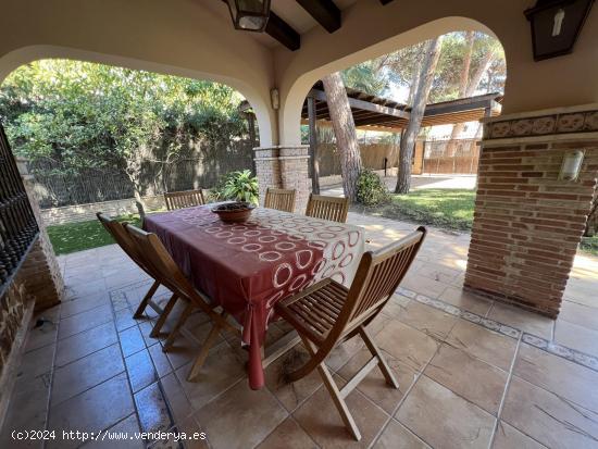 Chalet en venta en punta-prima torrevieja 4 dormitorios 3 baños - ALICANTE