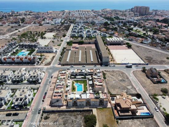 BONITO BUNGALOW EN TORREVIEJA: 2 HAB, 1 BAÑO - ALICANTE