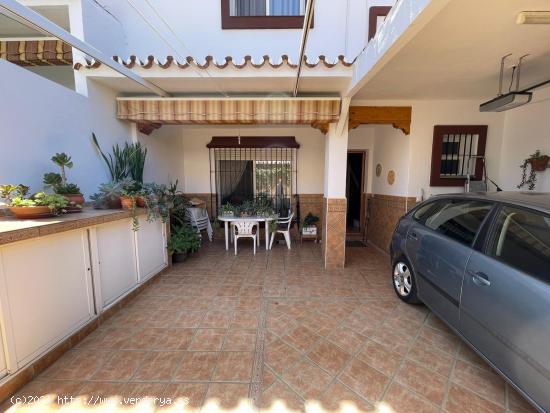 GRAN ADOSADO EN DOÑA ERMITA - 5 dormitorios, 3 baños - GARAJE - PATIO - SOLARIUM - MALAGA