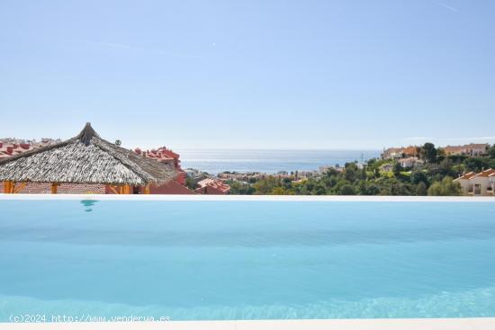 IMPRESIONANTE VILLA CON VISTAS PANORAMICAS AL MAR EN TORREBLANCA - MALAGA