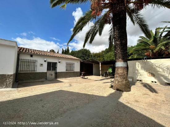 ¡¡6 HECTÁREAS DE TERRENO CON 3 CASAS, NAVES, Y TRASTEROS!! - CADIZ