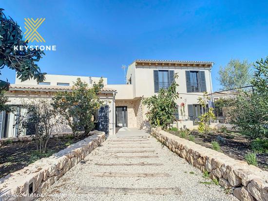  Chalet de obra nueva con piscina en Sineu - BALEARES 