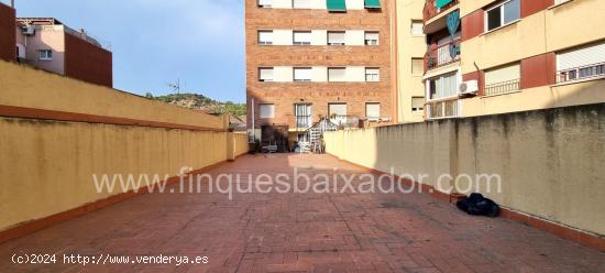 ¡FINQUES BAIXADOR PRESENTA EN EXCLUSIVA ESTE PISO CON GRAN TERRAZA DE 150 M2! - BARCELONA