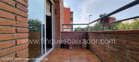 ¡FINQUES BAIXADOR PRESENTA EN EXCLUSIVA ESTE PISO CON GRAN TERRAZA DE 150 M2! - BARCELONA