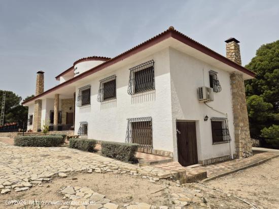  Magnífico Chalet en Venta en Petrer: Encanto y Tranquilidad en un Entorno Natural Único - ALICANTE 