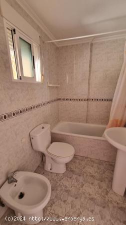 BUNGALOW EN PLANTA BAJA DE 2 DORMITORIOS CON PISCINA COMUNITARIA - ZONA LOS FRUTALES, TORREVIEJA - -