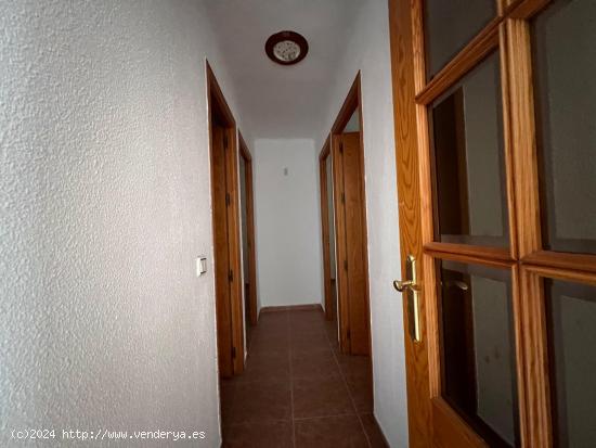 CASABANCO VENDE  PISO  DE TRES DORMITORIOS EN  MONTIJO. - BADAJOZ