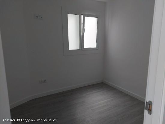 Piso recién reformado en Collblanc (L'Hospitalet Ll.) - BARCELONA