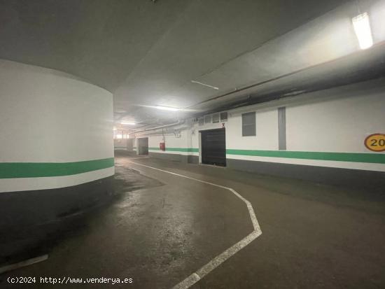 Plaza de parking pequeña para coche y moto en Residencial Paraíso - ZARAGOZA