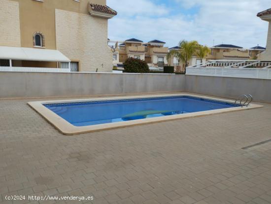 SE VENDE MARAVILLOSO CHALET ADOSADO EN LAS HIGUERICAS TORRE DE LA HORADADA - ALICANTE