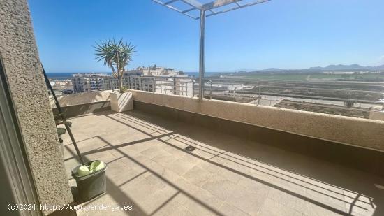 Espectacular ático con amplia terraza de 47 m2, en urbanización con piscina, en La Loma, Águilas 