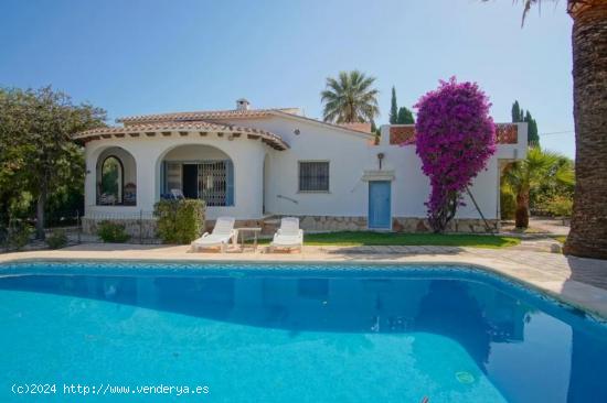 Casa con magnifico jardin - ALICANTE