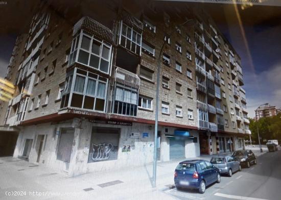 LOCAL COMERCIAL EN CALLE VICENTE ALEIXANDRE DE VITORIA - ALAVA