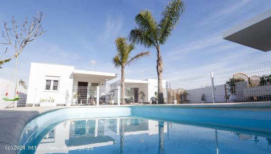 Coqueto apartamento con piscina compartida - CADIZ