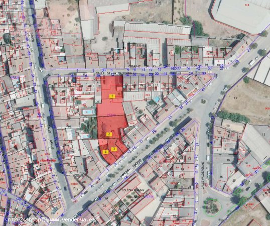 SE VENDE SOLAR A DOS CALLES DE 1750 m², ACTUALMENTE DEDICADO A GARAJES - Bailén