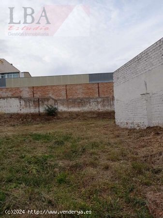 SE VENDE SOLAR A DOS CALLES DE 1750 m², ACTUALMENTE DEDICADO A GARAJES - Bailén