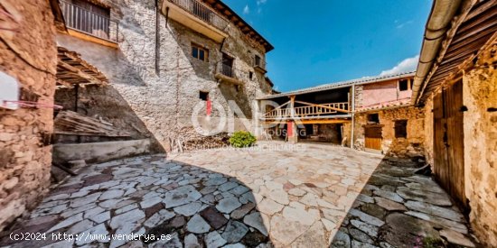 IMPRESIONANTE MASIA DE PATRIMONIO CULTURAL EN EL CENTRO DE ESTAVILL CON HUERTO ( VALL FOSCA)