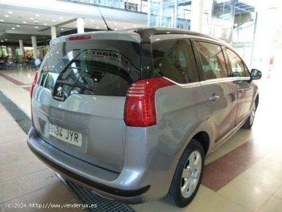 Peugeot 5008 5008 Allure 1.6 BlueHDi 88KW 120CV 5p. un solo propietario, kilómetros garantizados - 