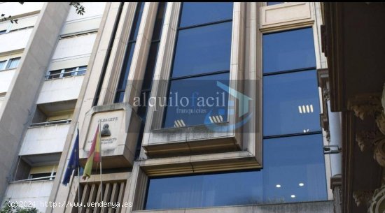 Se alquilan oficinas en plaza del altozano