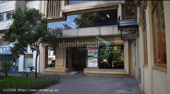 Se alquilan oficinas en plaza del altozano