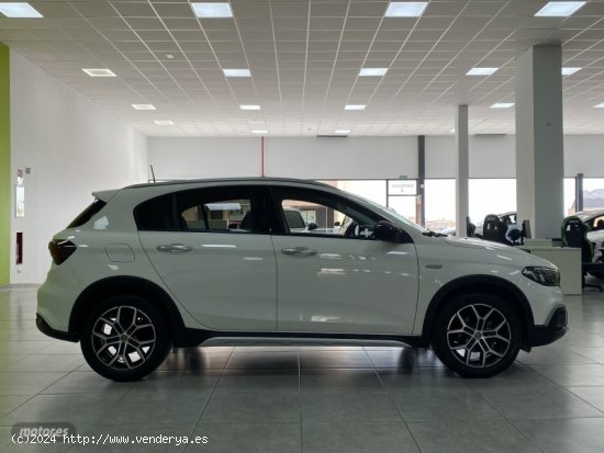 Fiat Tipo Cross 1.0 74kW (100CV) de 2022 con 51.000 Km por 16.300 EUR. en Malaga