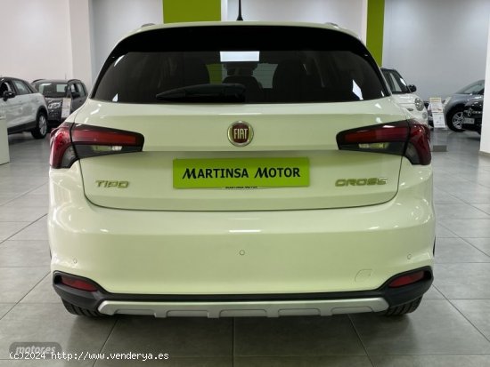 Fiat Tipo Cross 1.0 74kW (100CV) de 2022 con 51.000 Km por 16.300 EUR. en Malaga