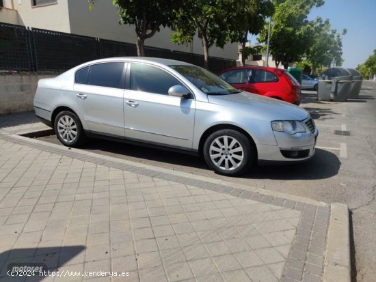 Volkswagen Passat 2.0TDI 6V de 2007 con 487.500 Km por 3.999 EUR. en Madrid