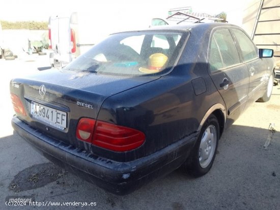 Mercedes Clase E E300 TD. CLASSIC de 1999 con 400.000 Km por 1.000 EUR. en Murcia