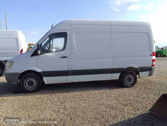 Mercedes Sprinter 313 CDI FURGON (MOTOR AVERIADO). de 2011 con 475.000 Km por 5.500 EUR. en Murcia