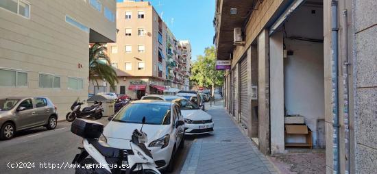 LOCAL EN VENTA EN ZONA DE PASO, FRENTE CENTRO DE SALUD DOCTOR SAPENA. - ALICANTE