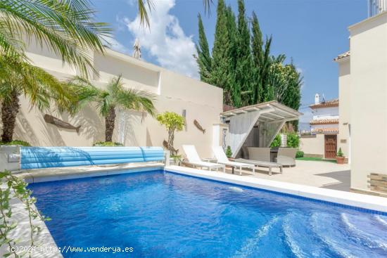 Encantadora villa junto a la playa en la popular localidad de San Pedro Alcántara - MALAGA