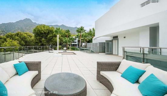 Lujosa y moderna adosada con vistas al mar en Sierra Blanca, Marbella - MALAGA