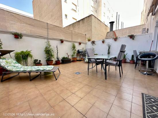 SE VENDE MAGNIFICA PLANTA BAJA SEMINUEVA CON GRAN TERRAZA, ZONA ALMORADI POLIDEPORTIVO !!!!! - ALICA