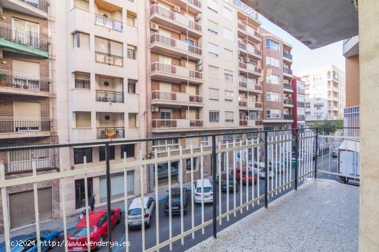 Se vende amplio piso de 4 habitaciones con ascensor y balcón junto Corazón de Jesús!!!!! - ALICAN