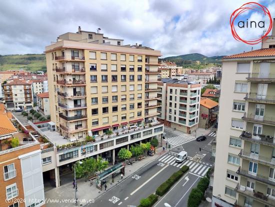 BURLADA, CENTRO. SE VENDE PISO DE 4 DORMITORIOS CON BAÑO Y ASEO - NAVARRA