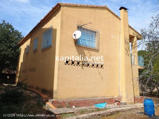 CASA DE CAMPO A LA VENTA EN L´ALCUDIA DE CRESPINS. - VALENCIA