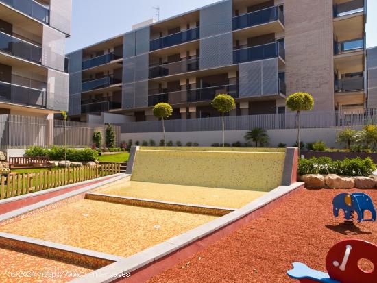 APARTAMENTO DE 2 DORMITORIOS CON A.A., VISTA A LAS PISCINAS. ED. PARADISE VILLAGE B. - TARRAGONA