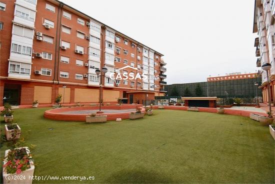 URBANIZACIÓN ROSALEDA - Apartamento con terraza. Garaje, trastero, piscina. - MADRID