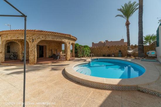 Gran chalet en la urbanización  Los Balcones Torrevieja - ALICANTE