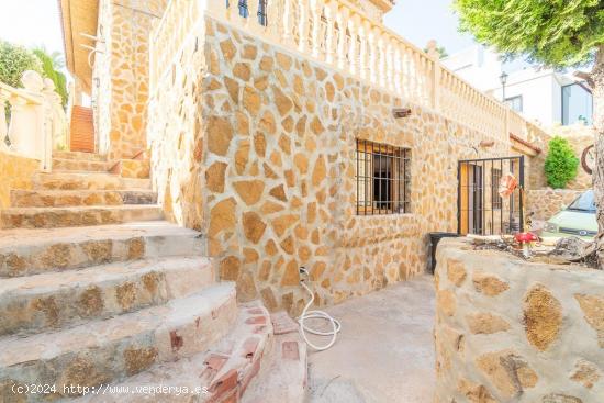 Gran chalet en la urbanización  Los Balcones Torrevieja - ALICANTE