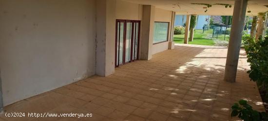 Local comercial de 584m2 en urb Parque Botanico, Benahavis. - MALAGA