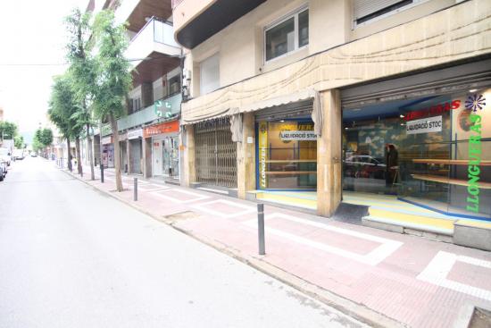 Local comercial muy céntrico de 100 m2 en Olesa de Montserrat - BARCELONA