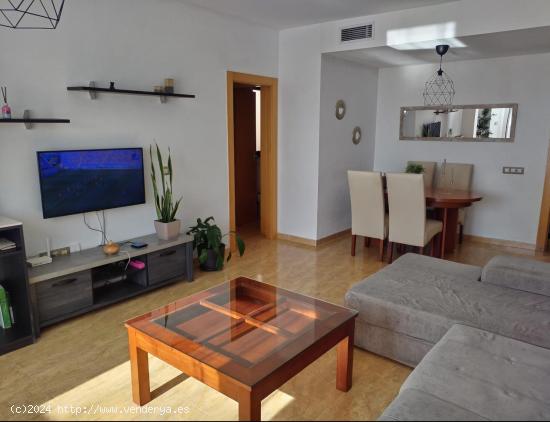 VENTA EN FINES ( ALMERÍA ) DE PISO CON ASCENSOR Y GARAJE. - ALMERIA