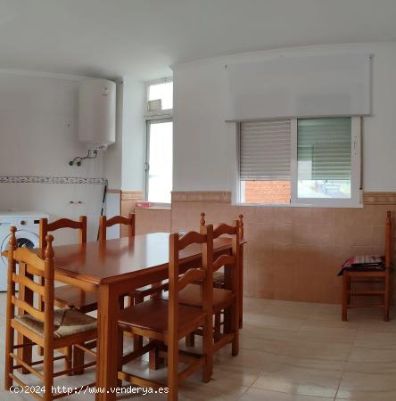 VENTA DE PISO EN FINES ( ALMERÍA ), CON ASCENSOR. - ALMERIA