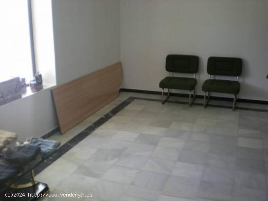  SE VENDE VIVIENDA CON 2 DORMITORIOS MAS  LOCAL COMERCIAL EN VALDELAGRANA - CADIZ 