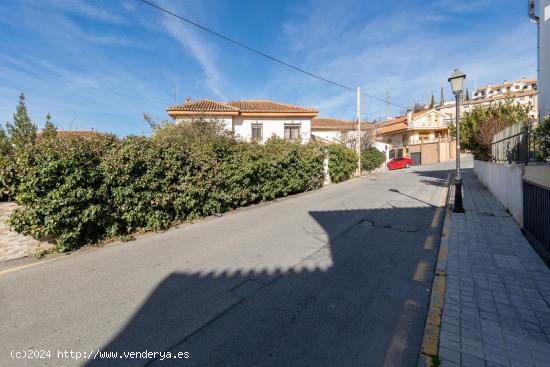 PRECIOSA E INTIMA CASA EN HUETOR VEGA A 3 MINUTOS DE GRANADA - GRANADA