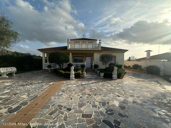  Chalet en Urbanización en la ctra de Valverde - BADAJOZ 