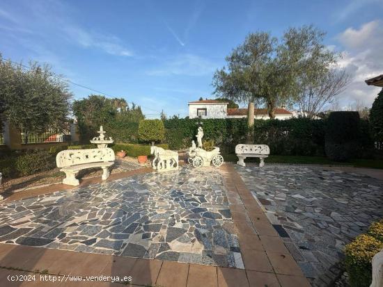 Chalet en Urbanización en la ctra de Valverde - BADAJOZ