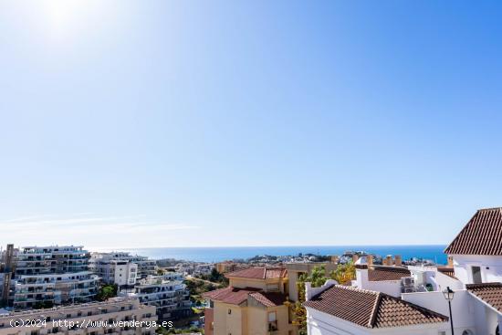 PAREADO CON VISTAS AL MAR - MALAGA