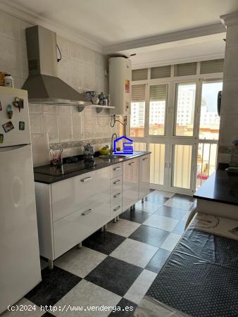 Fantástica vivienda próxima al hospital - CADIZ